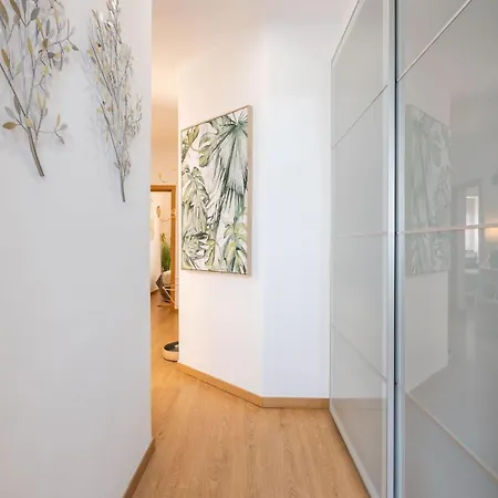 Serene 2bdr W/ Patio By Lovelystay * リスボン