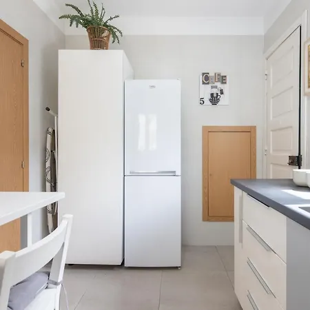 Serene 2Bdr Apartment With Patio Appartamento *