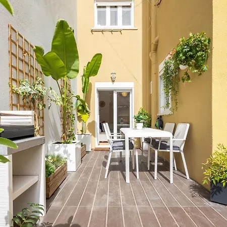 Serene 2bdr W/ Patio By Lovelystay Lizbona