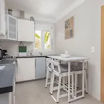 Serene 2bdr W/ Patio By Lovelystay 아파트 리스본